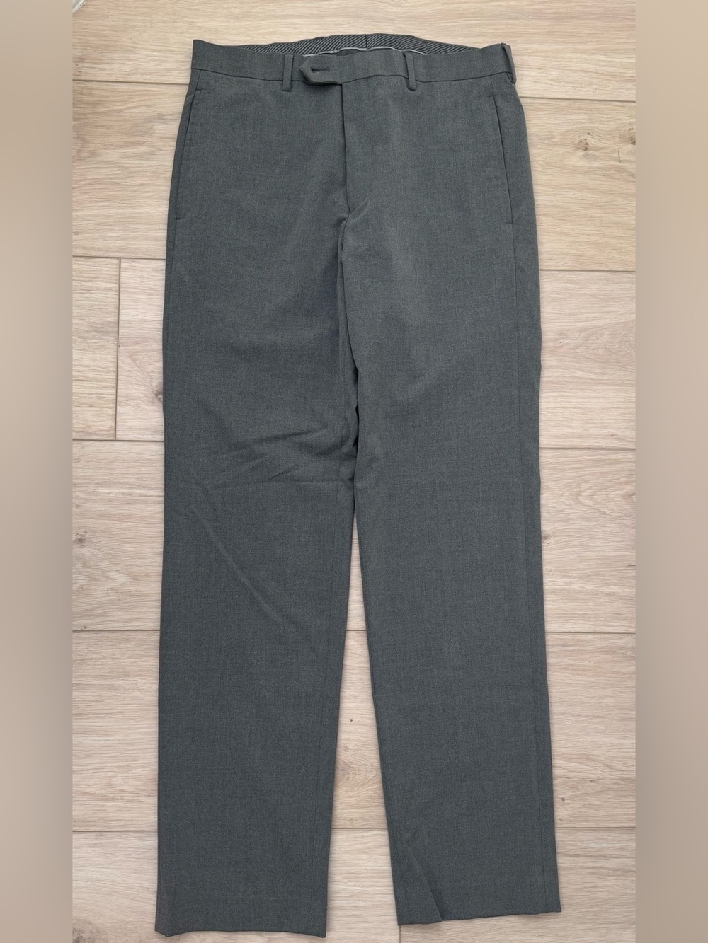 Michael Kors Gray flat front dress suit  pants size 32 x 32, machine washable